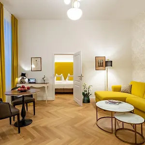 Отель Theaterhotel &